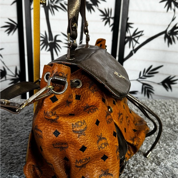 MCM Limited Edition Visetos made in Italy Drawstring Satchel/Crossbody bag - Picture 14 of 16